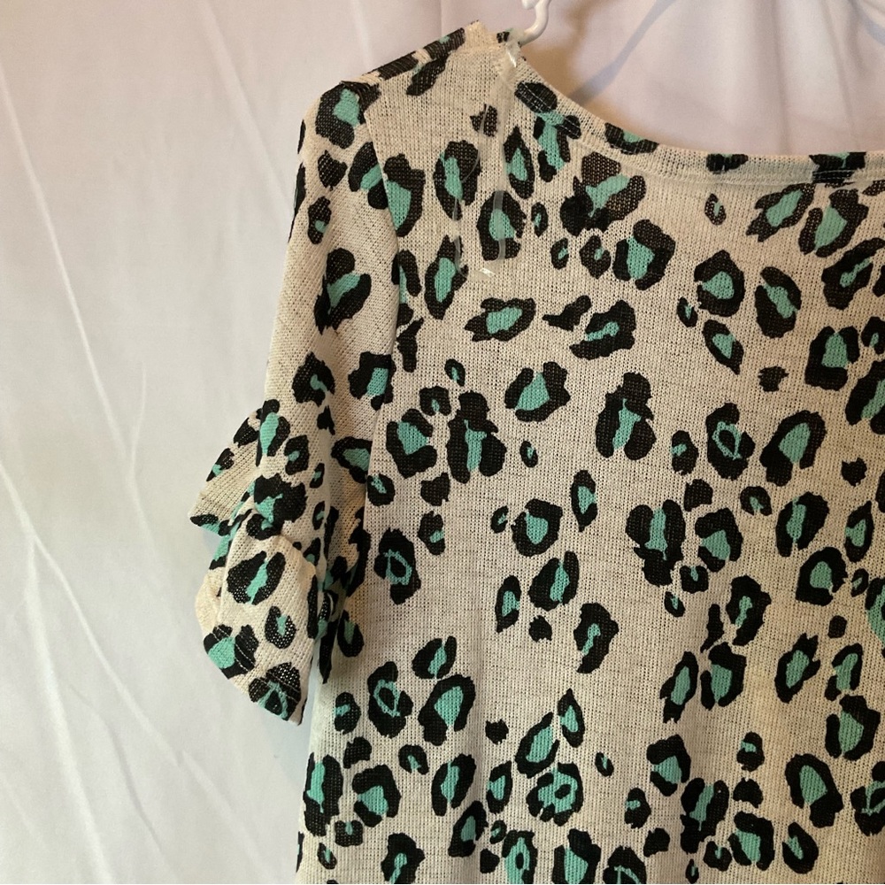 Hopely Women’s Short Sleeve Light Blue Leopard Print Waffle Knit Size Large - Picture 9 of 13